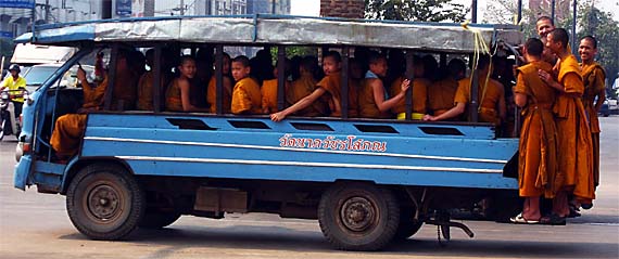 Asienreisender - A Bus of Monks